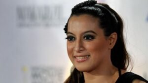 Demam Selebriti di Panggung Politik: Akankah Pemilu 2024 Jadi Panggung Hiburan atau Gerbang Perubahan?