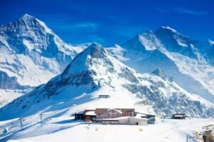 Destinasi Wisata Salju Terbaik untuk Penggemar Olahraga: Memacu Adrenalin di Puncak Dunia