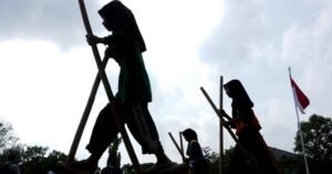 Egrang: Jejak Sejarah dan Kesenangan di Atas Ketinggian