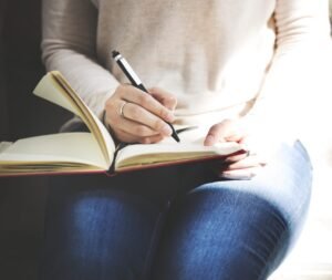 Journaling: Jendela Menuju Ketenangan Batin dan Kesehatan Mental yang Lebih Baik