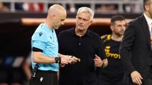 Kontroversi VAR dalam Sepak Bola Modern: Antara Akurasi dan Hilangnya Esensi Permainan