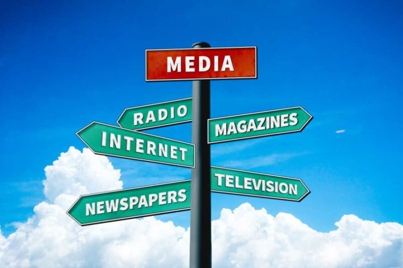 Media dan Opini Publik: Membangun Realitas Bersama di Era Informasi