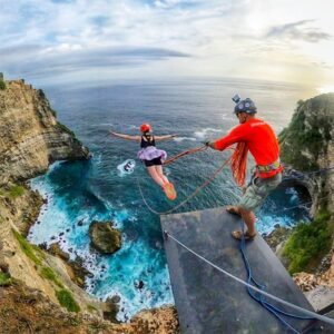 Menaklukkan Ketinggian: Rekomendasi Spot Bungee Jumping Terbaik di Dunia