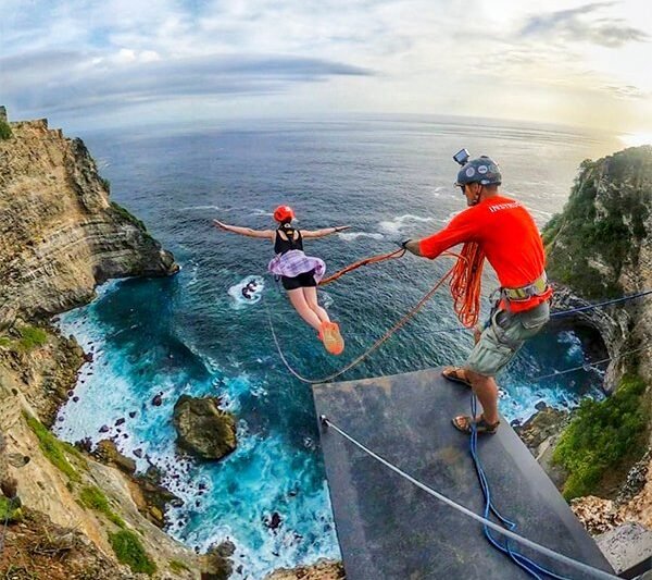 Menaklukkan Ketinggian: Rekomendasi Spot Bungee Jumping Terbaik di Dunia