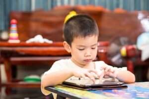 Mengatasi Kecanduan Gadget pada Anak: Panduan Komprehensif untuk Orang Tua