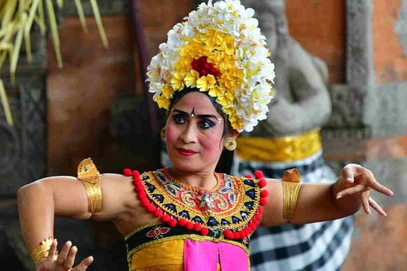 Menjelajahi Keunikan Budaya Indonesia: Permata Nusantara yang Tak Lekang Waktu