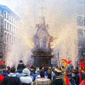 Menjelajahi Keunikan Dunia: Tradisi Aneh dan Memukau dari Berbagai Negara