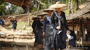 Suku-Suku Terasing: Menjaga Warisan di Tengah Pusaran Modernisasi
