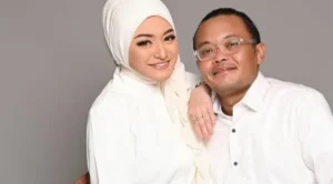 Baik, mari kita bahas fenomena perceraian di kalangan artis dalam sebuah artikel informatif dan mendalam.