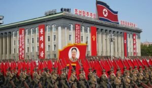 Baik, mari kita selami dunia politik Korea Utara yang penuh misteri dan kontradiksi ini.