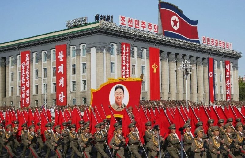 Baik, mari kita selami dunia politik Korea Utara yang penuh misteri dan kontradiksi ini.