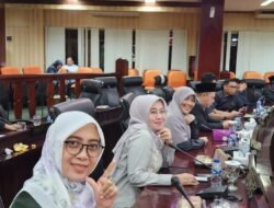Tentu, mari kita bahas tuntas tentang kinerja wakil rakyat.