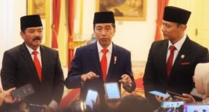 Tentu, mari kita bedah dinamika politik Agus Harimurti Yudhoyono (AHY) dalam sebuah artikel yang informatif dan mendalam.