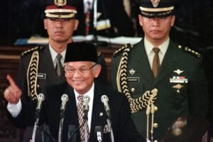 Tentu, mari kita bedah politik BJ Habibie dalam sebuah artikel yang informatif dan mudah dicerna.