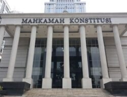 Mahkamah Konstitusi di Tengah Pusaran Politik: Penjaga Konstitusi atau Arena Perebutan Kekuasaan?
