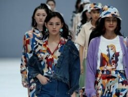 Tentu, mari kita bahas tren dan perkembangan fashion lokal dengan lebih mendalam.